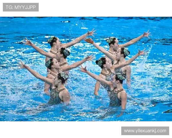 运动健康方程式:足球爆发力×游泳柔韧度平衡法则