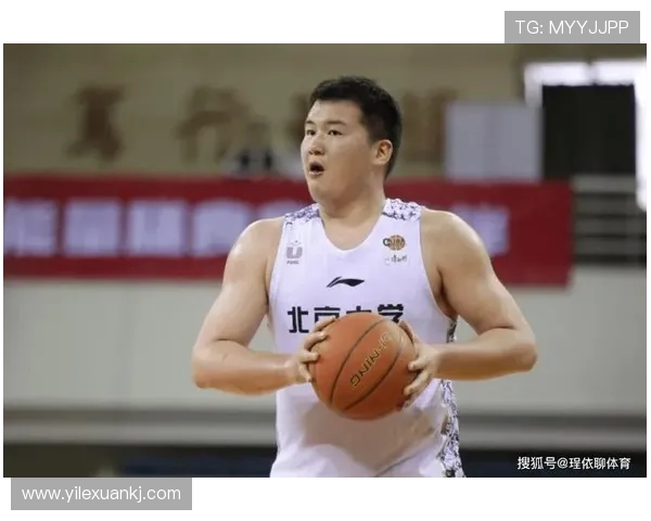 钢铁队长之路：CBA与足球双栖球员的竞技素养与成长之旅